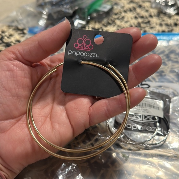 Lot of 9 Paparazzi Hoop Earring sets - Picture 7 of 10